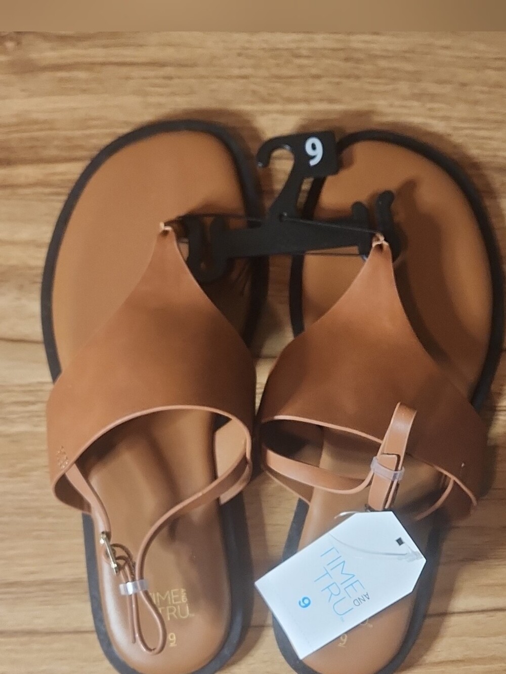 Time and Tru Women’s Tan T-Strap Sandals 9 Brown Faux Leather